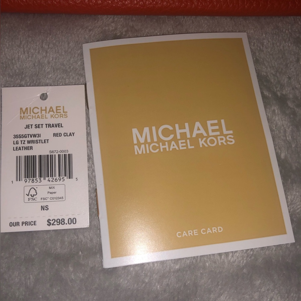 NWT Michael Kors Wristlet Gold Accents
Jet Set Large Studded Pebbled Leather - Picture 5 of 5